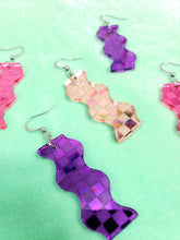 Load image into Gallery viewer, Checkered Wave Earrings